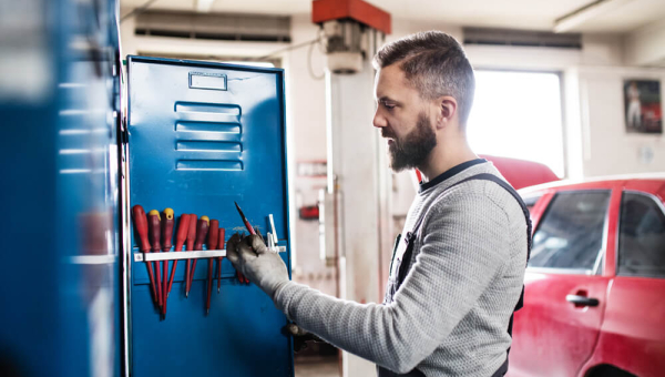 Garage Storage Solutions: Maximize Your Space with Creative Edge Cabinets